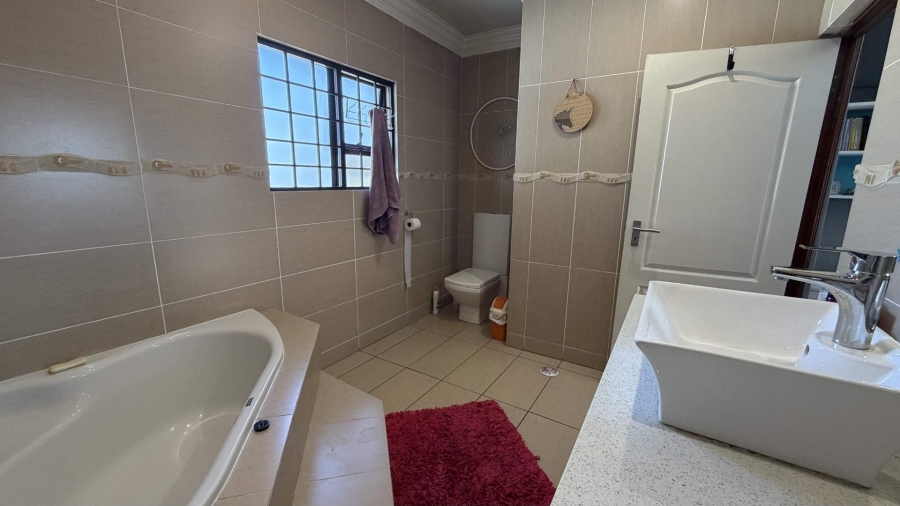 6 Bedroom Property for Sale in Heuwelsig Estate Gauteng