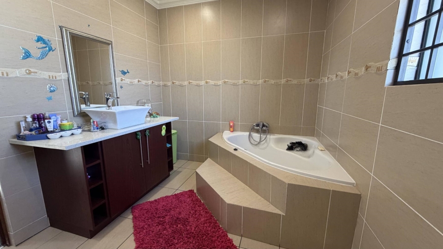6 Bedroom Property for Sale in Heuwelsig Estate Gauteng