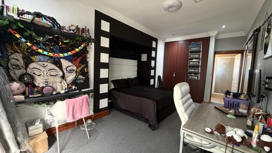 6 Bedroom Property for Sale in Heuwelsig Estate Gauteng