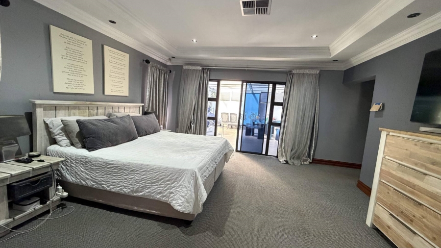 6 Bedroom Property for Sale in Heuwelsig Estate Gauteng