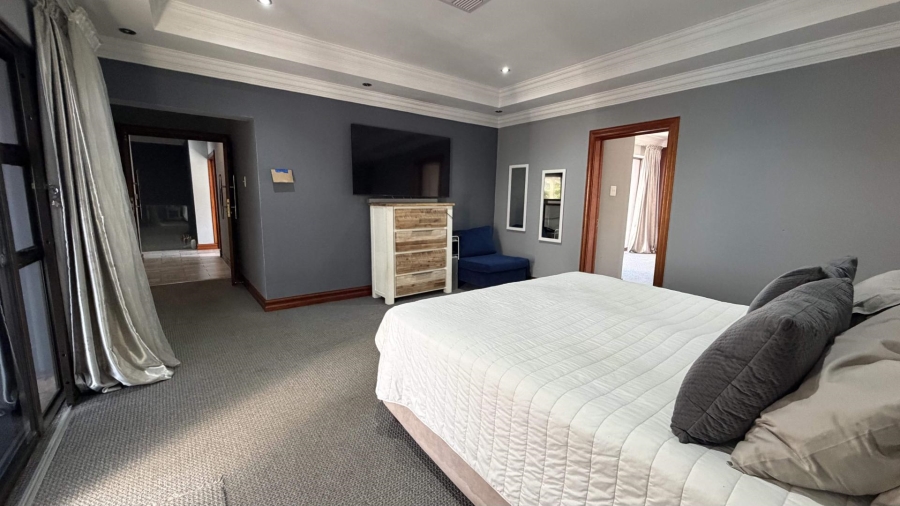 6 Bedroom Property for Sale in Heuwelsig Estate Gauteng