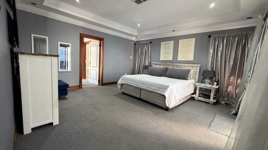 6 Bedroom Property for Sale in Heuwelsig Estate Gauteng