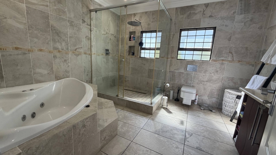 6 Bedroom Property for Sale in Heuwelsig Estate Gauteng