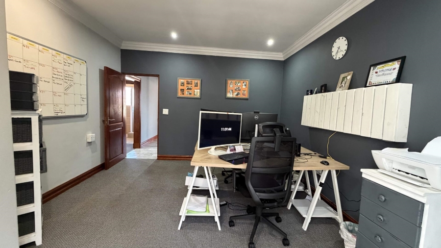 6 Bedroom Property for Sale in Heuwelsig Estate Gauteng