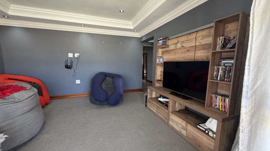 6 Bedroom Property for Sale in Heuwelsig Estate Gauteng
