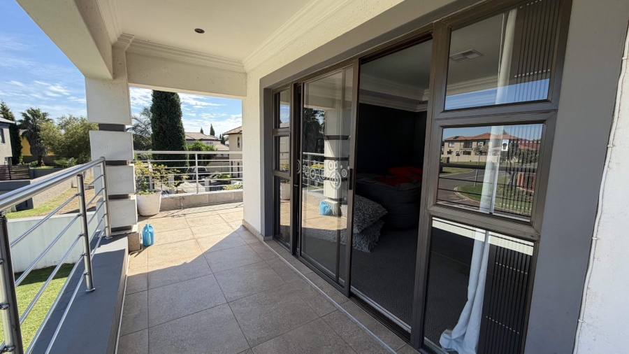6 Bedroom Property for Sale in Heuwelsig Estate Gauteng