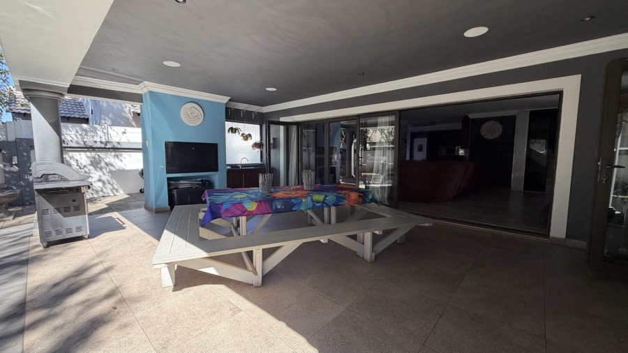 6 Bedroom Property for Sale in Heuwelsig Estate Gauteng