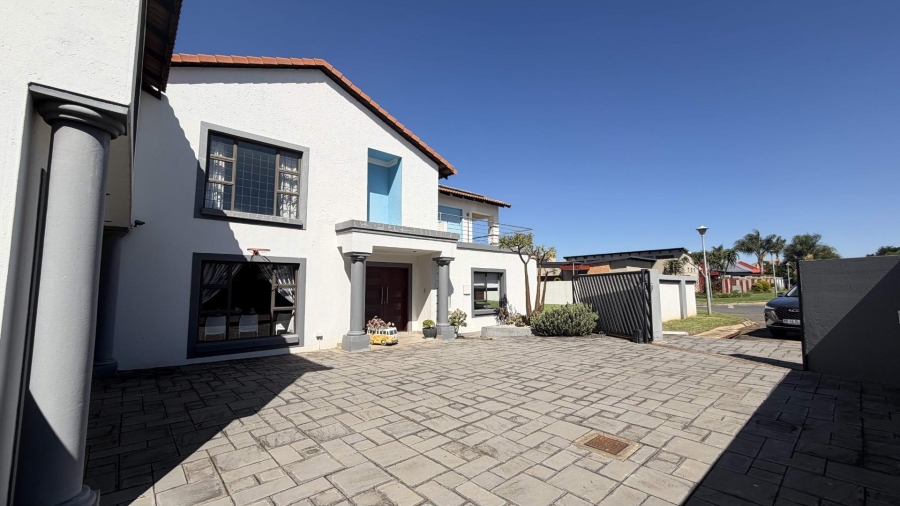 6 Bedroom Property for Sale in Heuwelsig Estate Gauteng
