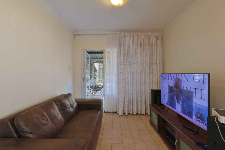 To Let 4 Bedroom Property for Rent in Garsfontein Gauteng