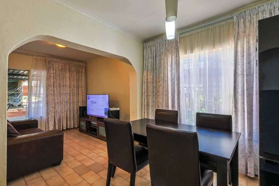 To Let 4 Bedroom Property for Rent in Garsfontein Gauteng