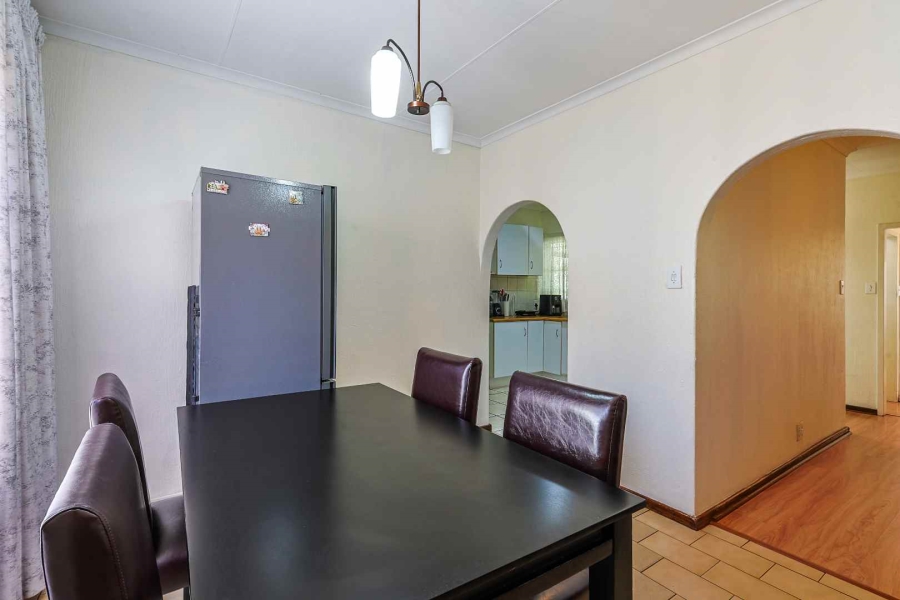 To Let 4 Bedroom Property for Rent in Garsfontein Gauteng