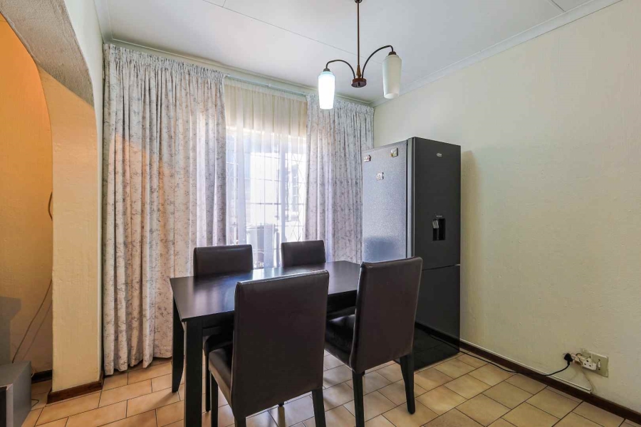 To Let 4 Bedroom Property for Rent in Garsfontein Gauteng
