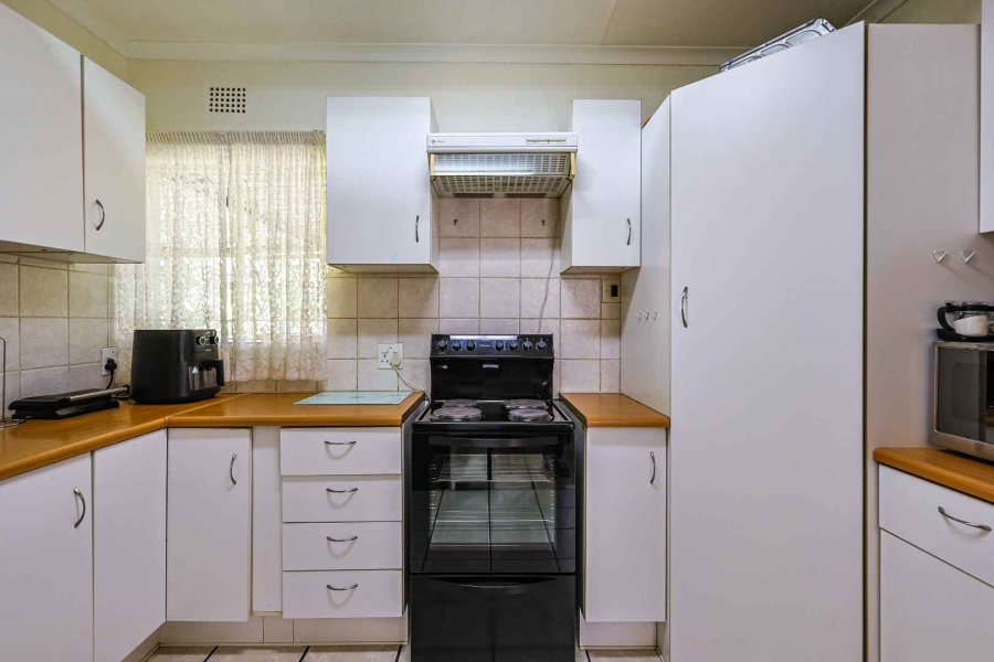 To Let 4 Bedroom Property for Rent in Garsfontein Gauteng
