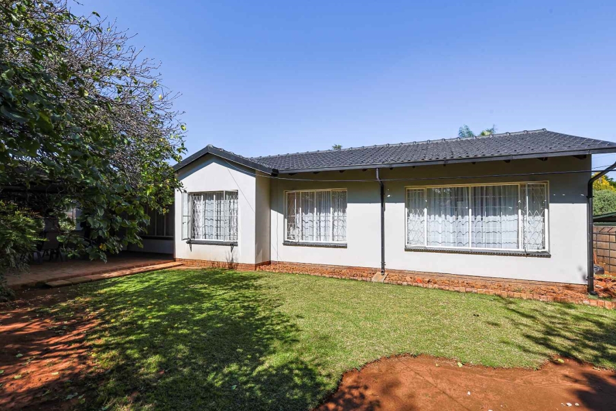 To Let 4 Bedroom Property for Rent in Garsfontein Gauteng