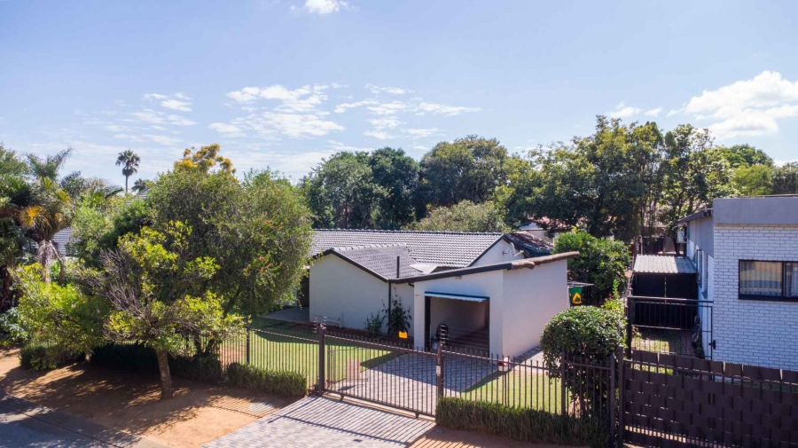 To Let 4 Bedroom Property for Rent in Garsfontein Gauteng