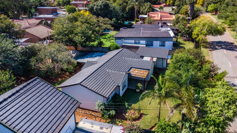 To Let 4 Bedroom Property for Rent in Garsfontein Gauteng