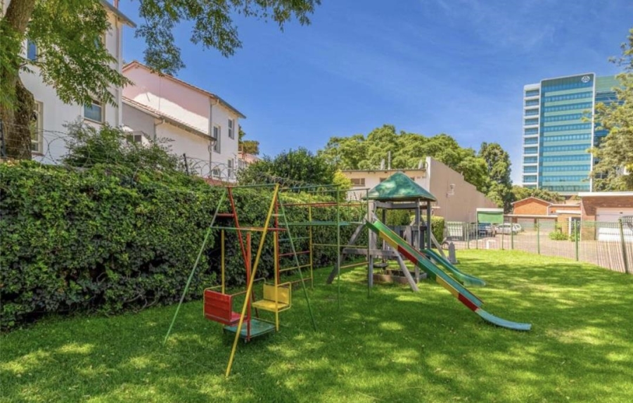 To Let 2 Bedroom Property for Rent in Sandown Gauteng