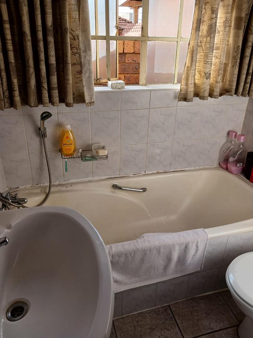3 Bedroom Property for Sale in New Redruth Gauteng