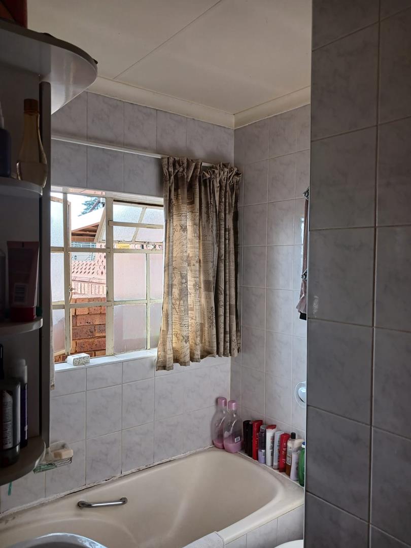 3 Bedroom Property for Sale in New Redruth Gauteng