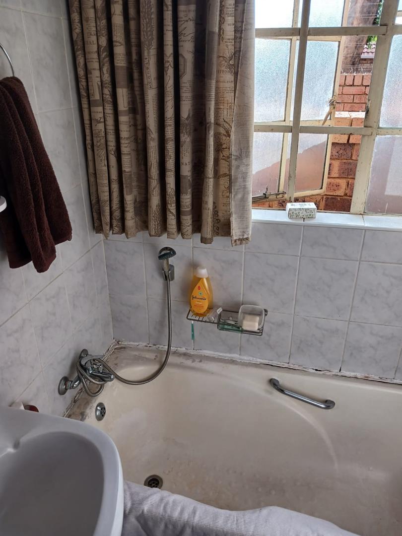 3 Bedroom Property for Sale in New Redruth Gauteng
