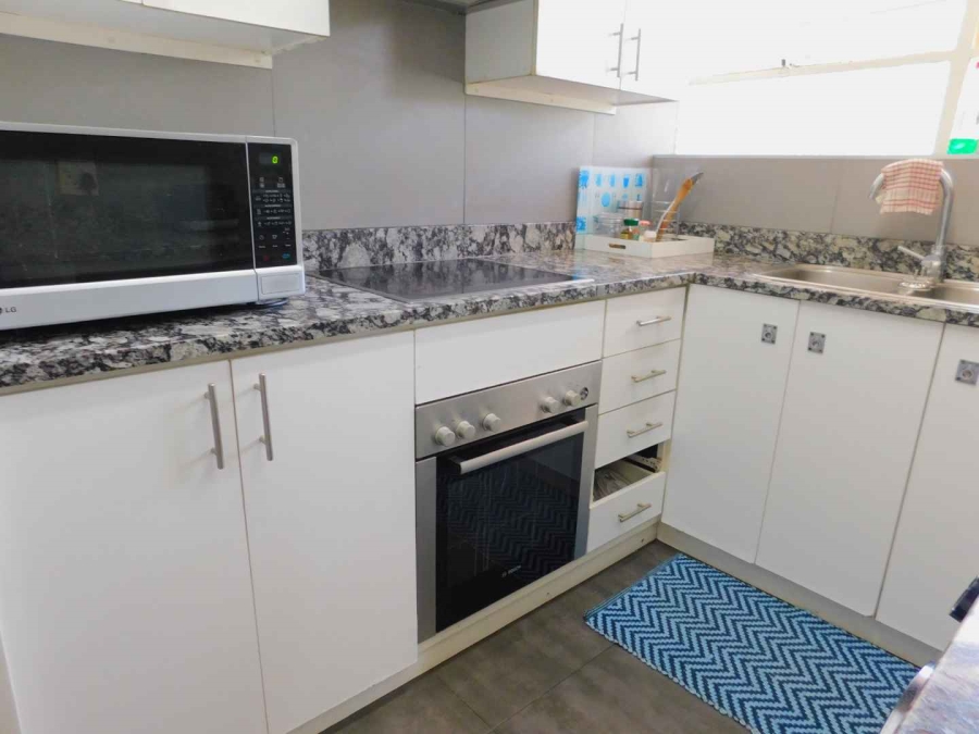 To Let 2 Bedroom Property for Rent in Hurlpark Gauteng