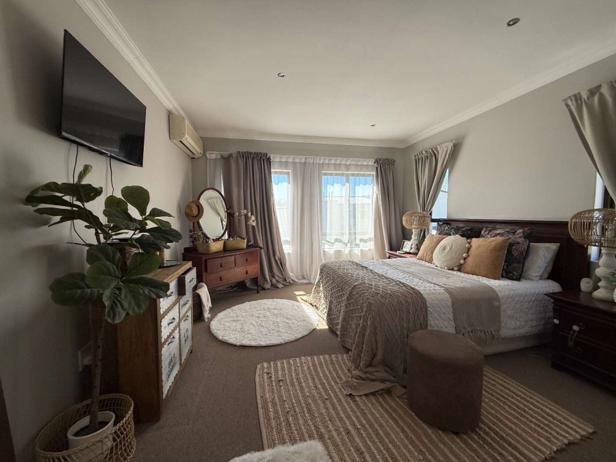 4 Bedroom Property for Sale in Newmark Estate Gauteng