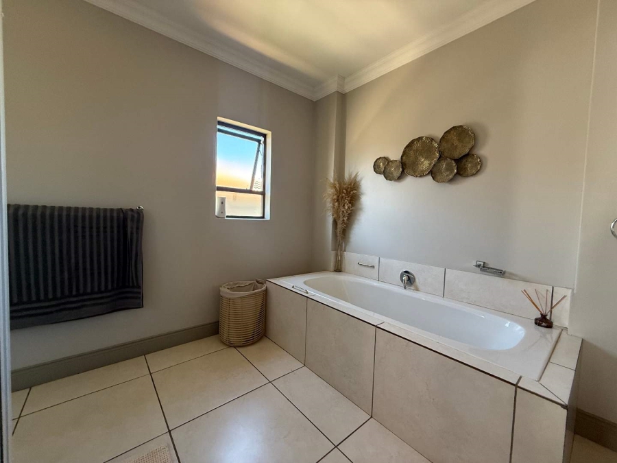 4 Bedroom Property for Sale in Newmark Estate Gauteng