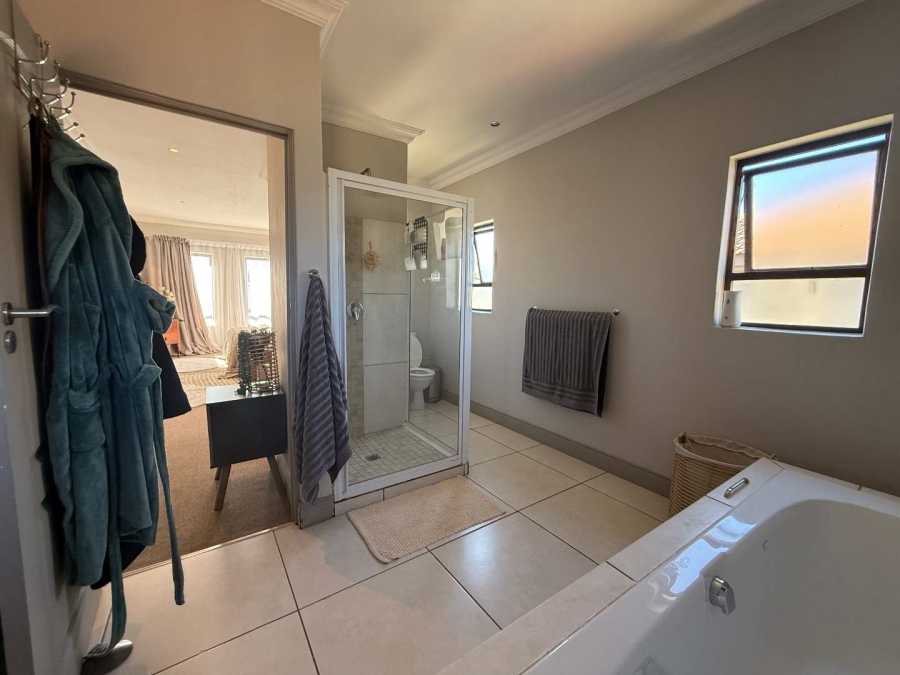 4 Bedroom Property for Sale in Newmark Estate Gauteng