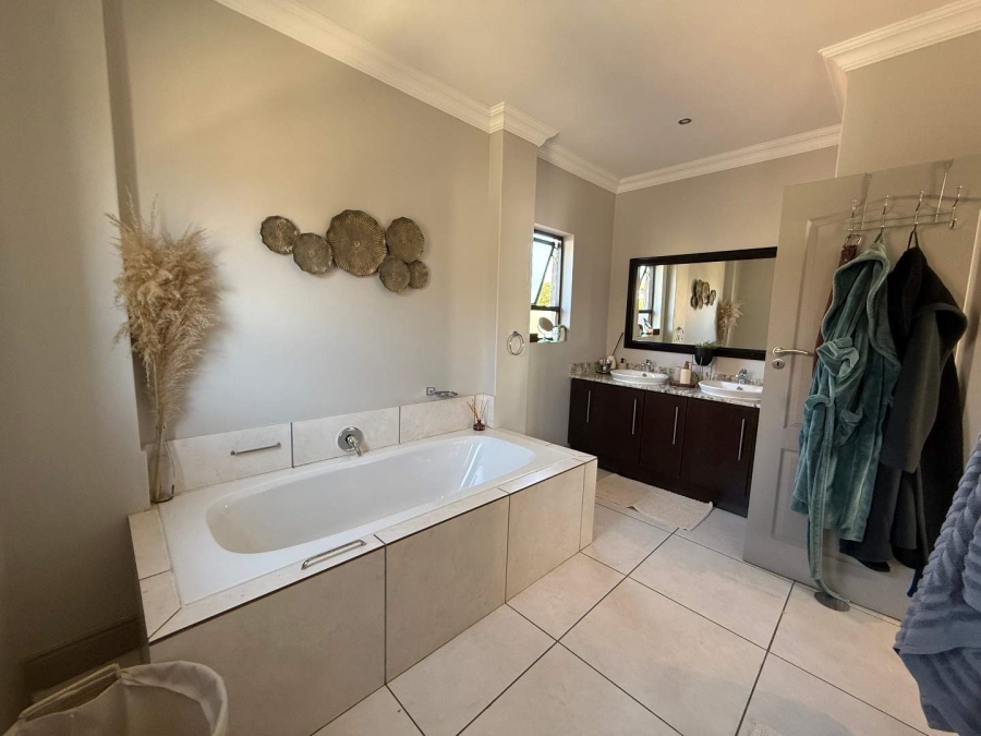 4 Bedroom Property for Sale in Newmark Estate Gauteng