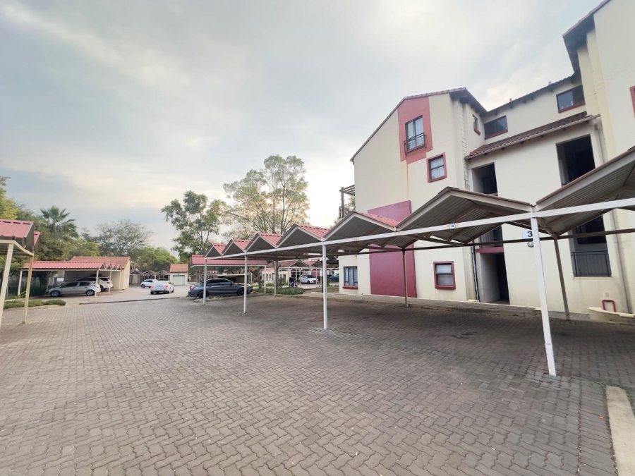 1 Bedroom Property for Sale in Oukraal Estate Gauteng