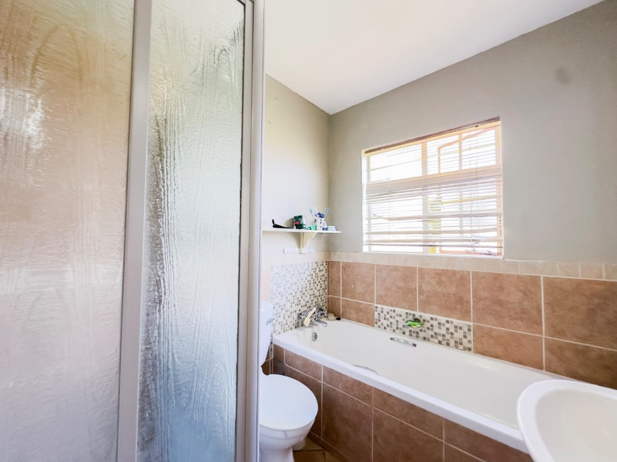 2 Bedroom Property for Sale in Mooikloof Ridge Gauteng