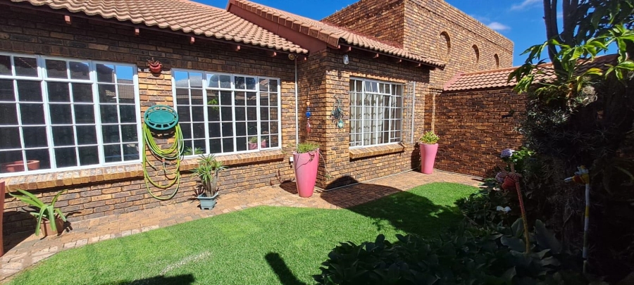 3 Bedroom Property for Sale in Brackendowns Gauteng