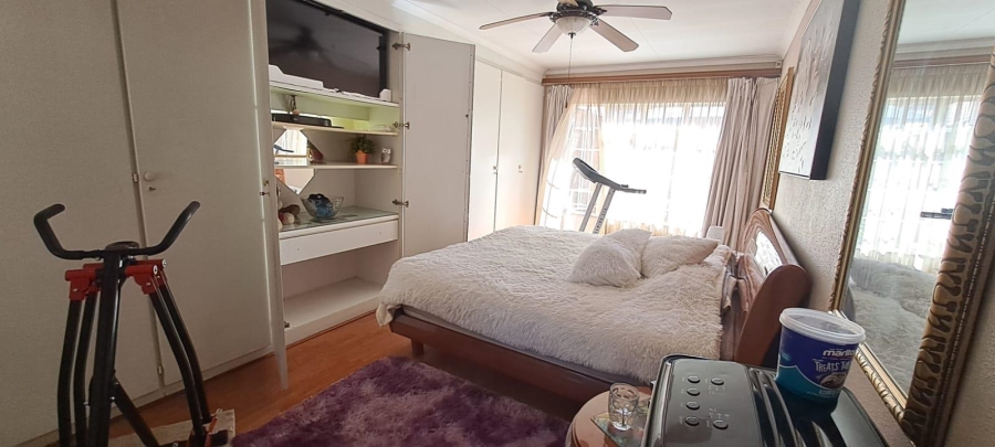3 Bedroom Property for Sale in Brackendowns Gauteng