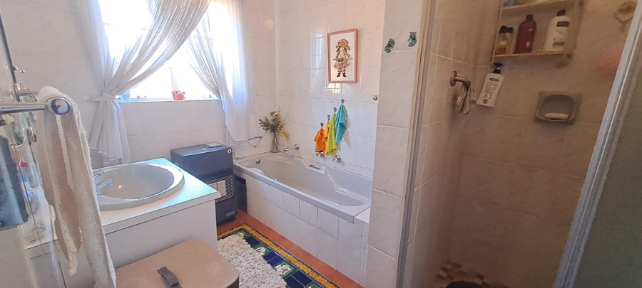 3 Bedroom Property for Sale in Brackendowns Gauteng