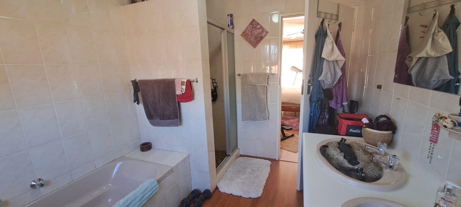 3 Bedroom Property for Sale in Brackendowns Gauteng