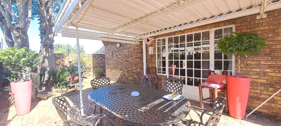 3 Bedroom Property for Sale in Brackendowns Gauteng