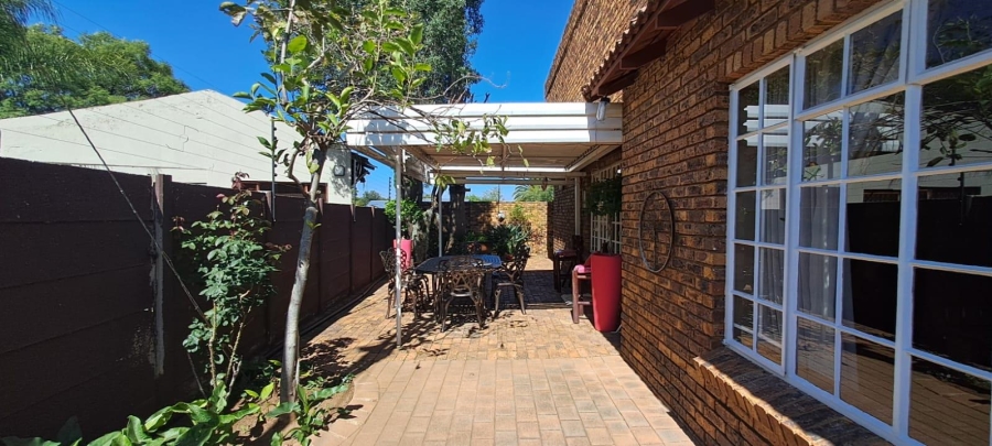 3 Bedroom Property for Sale in Brackendowns Gauteng