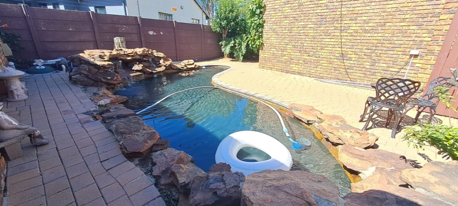 3 Bedroom Property for Sale in Brackendowns Gauteng