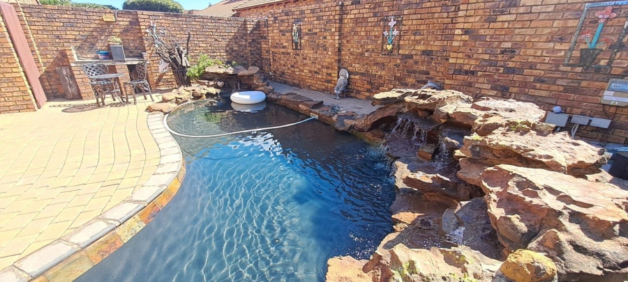 3 Bedroom Property for Sale in Brackendowns Gauteng