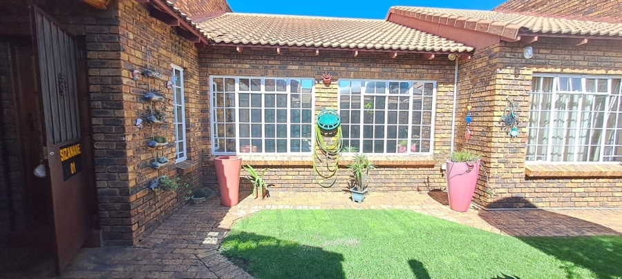 3 Bedroom Property for Sale in Brackendowns Gauteng