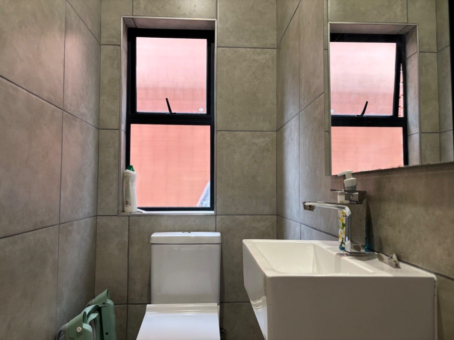 2 Bedroom Property for Sale in Six Fountains Residential Estate Gauteng