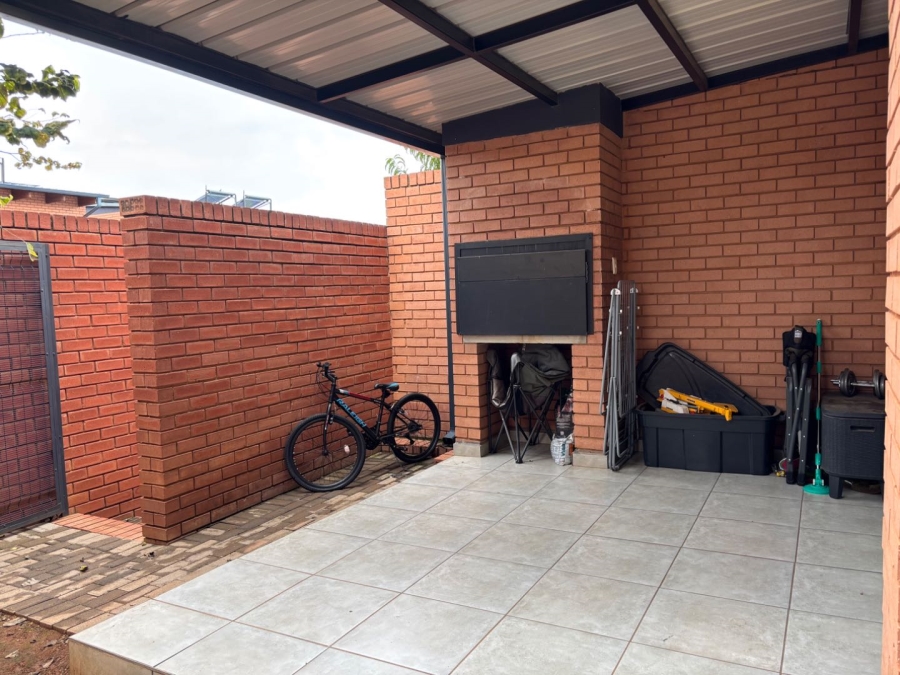 2 Bedroom Property for Sale in Six Fountains Residential Estate Gauteng