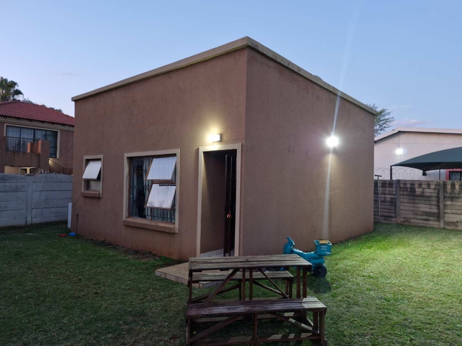 To Let 1 Bedroom Property for Rent in Kilner Park Gauteng