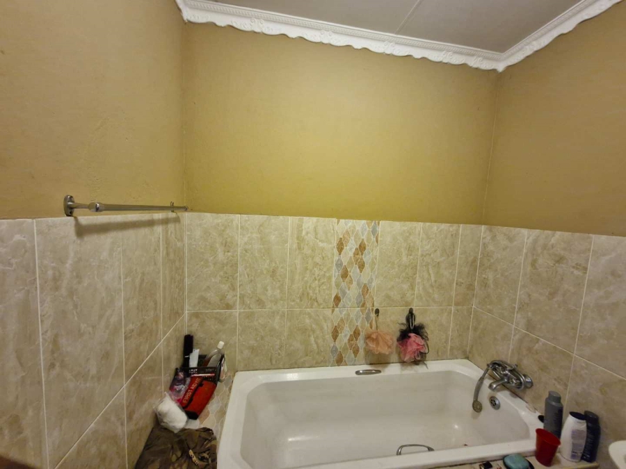 To Let 1 Bedroom Property for Rent in Kilner Park Gauteng