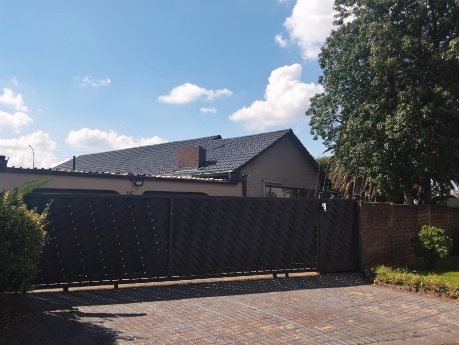3 Bedroom Property for Sale in Verwoerdpark Gauteng