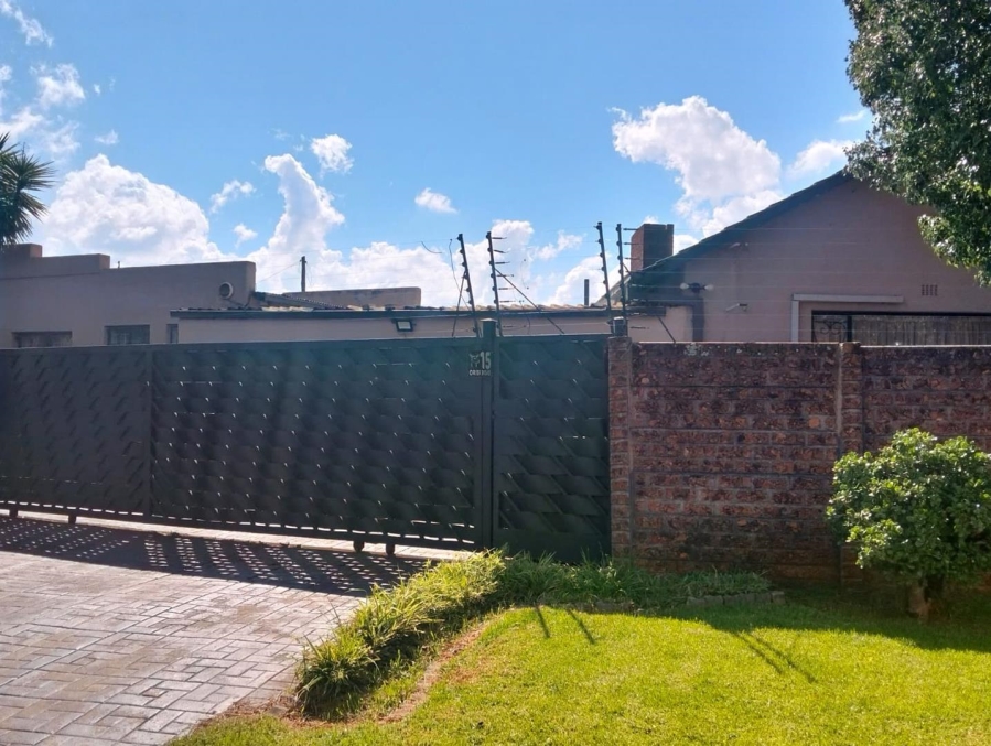 3 Bedroom Property for Sale in Verwoerdpark Gauteng