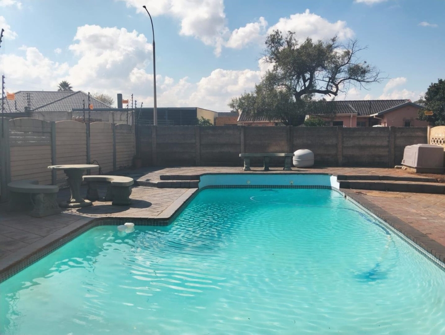 3 Bedroom Property for Sale in Verwoerdpark Gauteng