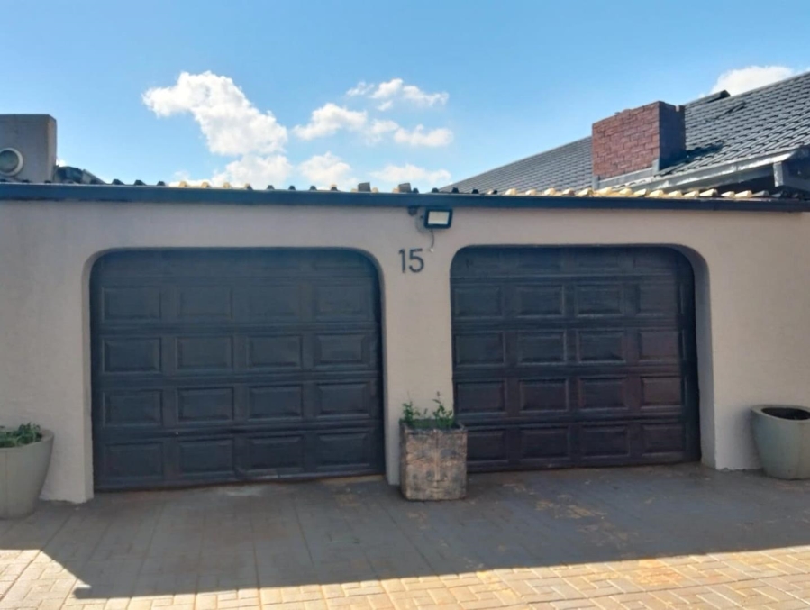 3 Bedroom Property for Sale in Verwoerdpark Gauteng