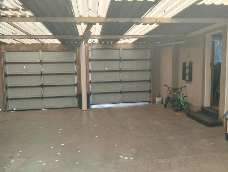 3 Bedroom Property for Sale in Verwoerdpark Gauteng