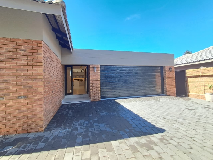 2 Bedroom Property for Sale in Brackenhurst Gauteng